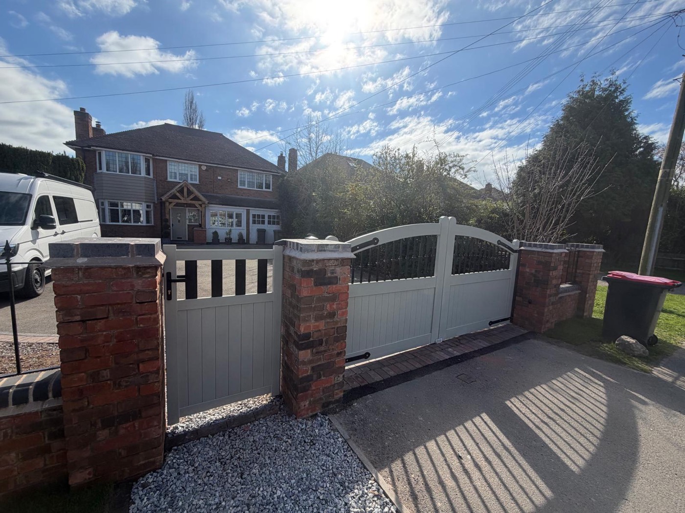 Oak Porch, Garden Wall & Gates in Coleshill — photograph 5