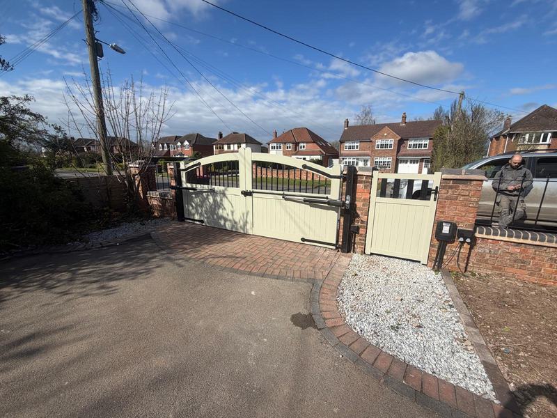 Fencing & Gates by Trio Construction Group — photograph 4